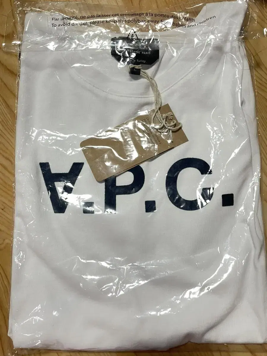 아페쎄 A.P.C 여성용 반팔 라지 새거 팝니다